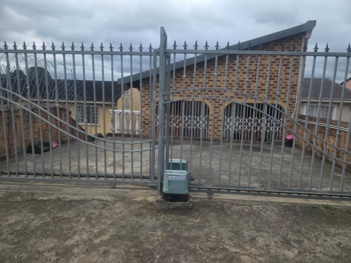 4 Bedroom House for Sale in Northcroft, Phoenix - KwaZulu Natal