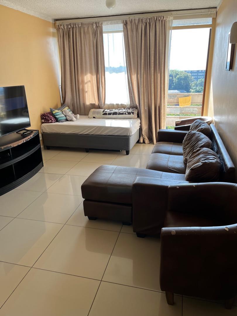 1 Bedroom Flat for Sale in Pinetown Central, Pinetown - KwaZulu Natal