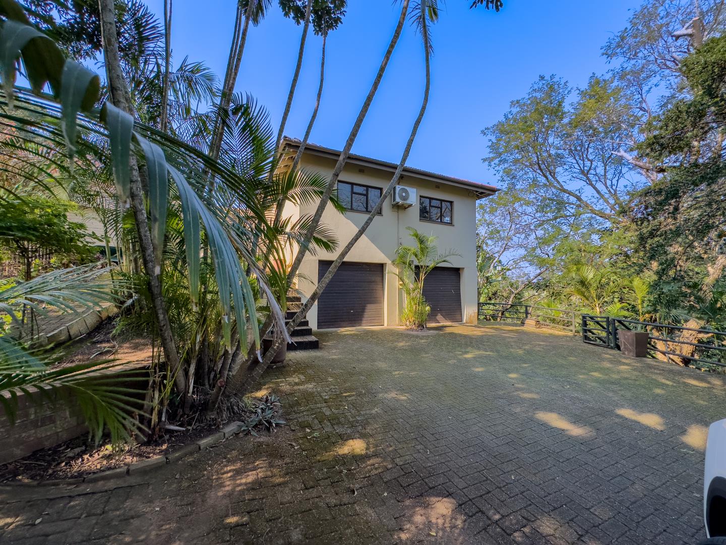 5 Bedroom House for Sale in Freeland Park, Scottburgh - KwaZulu Natal
