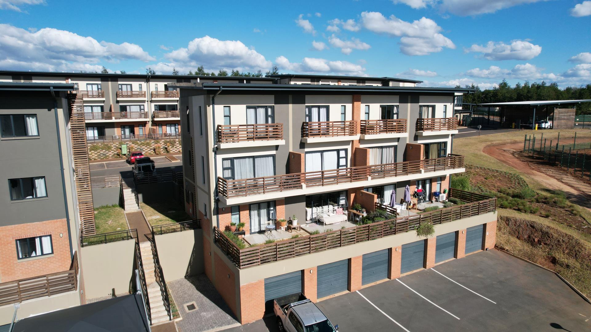 2 Bedroom Duplex for Sale in Cotswold Fenns, Hillcrest - KwaZulu Natal
